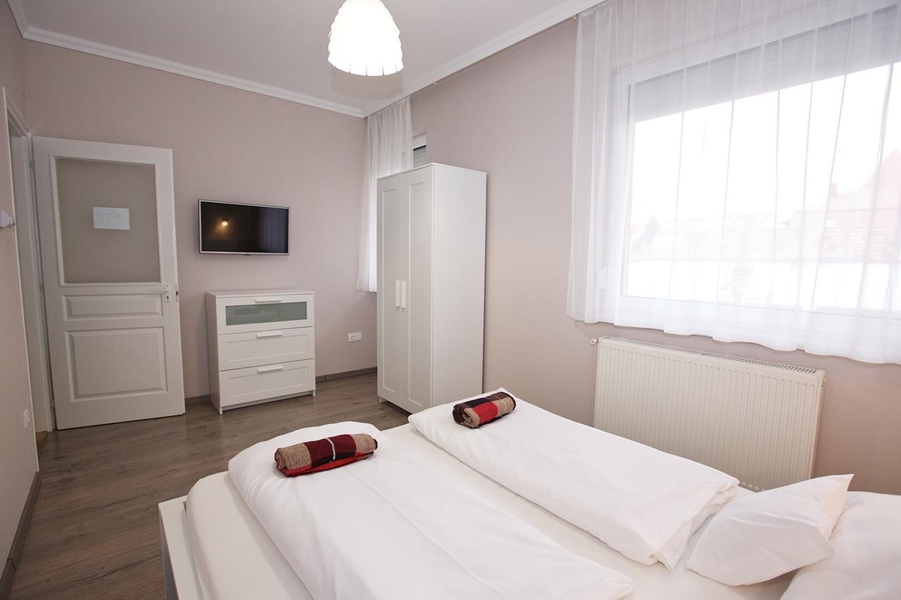 Zoli Apartmanok-Timi Koelcsey 34-36 Хайдусобосло Экстерьер фото